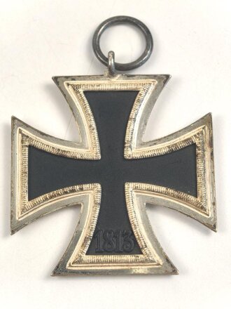 Eisernes Kreuz 2. Klasse 1939 , kein Hersteller im Bandring , aber  Hersteller 100  "  Rudolf Wächtler & Lange, Mittweida" zuzuordnen. Hakenkreuz mit voller Schwärzung , Band und desolate Tüte beiliegend