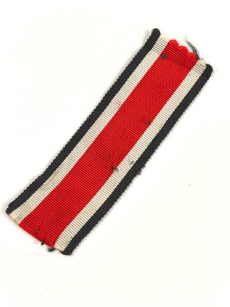 Eisernes Kreuz 2. Klasse 1939 , kein Hersteller im Bandring , aber  Hersteller 100  "  Rudolf Wächtler & Lange, Mittweida" zuzuordnen. Hakenkreuz mit voller Schwärzung , Band und desolate Tüte beiliegend