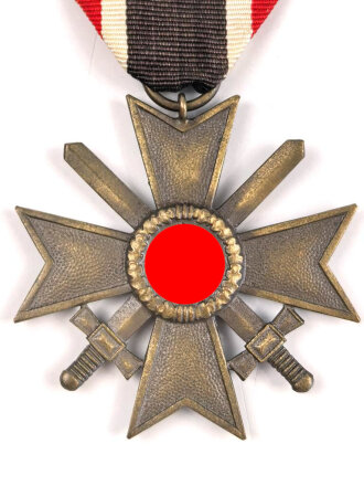 Kriegsverdienstkreuz 2. Klasse mit Schwertern, Buntmetall, am Band