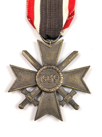 Kriegsverdienstkreuz 2. Klasse mit Schwertern, Buntmetall, am Band