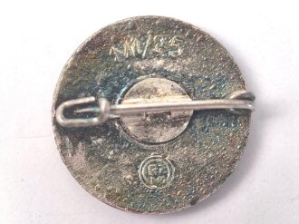 Mitgliedsabzeichen der NSDAP, Hersteller M1/25, lackierte...