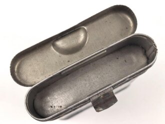 Reinigungsgerät 34 der Wehrmacht. Leerer Behälter, Hersteller "cnx" Luftwaffenblauer Originallack