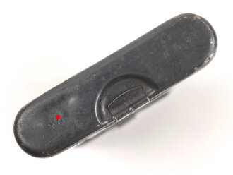 Reinigungsgerät 34 der Wehrmacht. Leerer Behälter, Hersteller "ab41" Luftwaffenblauer Originallack, auf der anderen Seite markiert " P/27"
