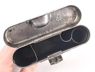 Reinigungsgerät 34 der Wehrmacht. Leerer Behälter, Hersteller "64" Luftwaffenblauer Originallack