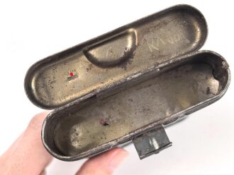 Reinigungsgerät 34 der Wehrmacht. Leerer Behälter, Hersteller "Ky41" Luftwaffenblauer Originallack, inneneinteilung fehlt