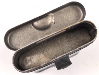 Reinigungsgerät 34 der Wehrmacht. Leerer Behälter, Hersteller "64" Luftwaffenblauer Originallack