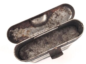 Reinigungsgerät 34 der Wehrmacht. Leerer Behälter, Hersteller "64" Luftwaffenblauer Originallack