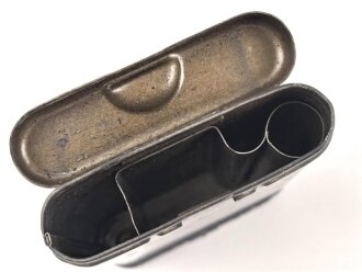 Reinigungsgerät 34 der Wehrmacht. Leerer Behälter, Hersteller "arr43" Luftwaffenblauer Originallack, eine Schließklammer fehlt