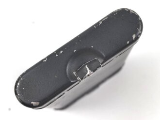 Reinigungsgerät 34 , Ausführung für die Ordnungspolizei mit zusätzlicher Halterung für eine 9mm Bürste. Leerer Behälter, Hersteller "G.Appel" Luftwaffenblauer Originallack