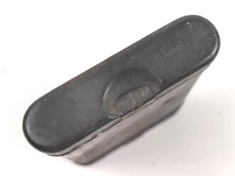 Reinigungsgerät 34 , Ausführung für die Ordnungspolizei mit zusätzlicher Halterung für eine 9mm Bürste. Hersteller "G.Appel" Luftwaffenblauer Originallack, der Hülsenkopfwischer fehlt