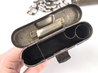 Reinigungsgerät 34 , Ausführung für die Ordnungspolizei mit zusätzlicher Halterung für eine 9mm Bürste. Hersteller "G.Appel" Luftwaffenblauer Originallack, der Hülsenkopfwischer fehlt