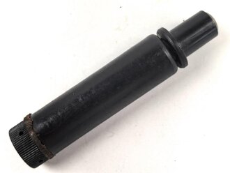 Öltropfer aus Preßmasse zum Reinigungsgerät 34 der Wehrmacht. Dunkelbraune Ausführung, höchstwahrscheinlich ( aber nicht sicher) aus der Produktion bis 1945. Sie erhalten ein (1 ) Stück