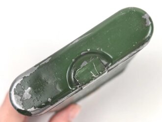 Bundesgrenzschutz,  Behälter von Reinigungsgerät 34 der Wehrmacht. Hersteller "Mundlos 1938", BGS grün überlackiert und mit zusätlicher Beschriftung " 7.62-7.92" versehen