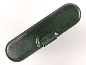 Bundesgrenzschutz,  Behälter von Reinigungsgerät 34 der Wehrmacht. Hersteller "arr4", BGS grün überlackiert und mit zusätlicher Beschriftung " 7.62-7.92" versehen