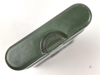 Bundesgrenzschutz,  Behälter von Reinigungsgerät 34 der Wehrmacht. Hersteller "HAWIG 1940", BGS grün überlackiert und mit zusätlicher Beschriftung " 7.62-7.92" versehen