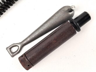 Bundesgrenzschutz,  Reinigungsgerät 34 der Wehrmacht. Hersteller "rco45", BGS grün überlackiert und mit "neuem Inhalt" versehen