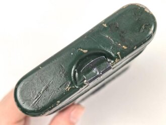 Bundesgrenzschutz,  Reinigungsgerät 34 der Wehrmacht. Hersteller "rco45", BGS grün überlackiert und mit "neuem Inhalt" versehen