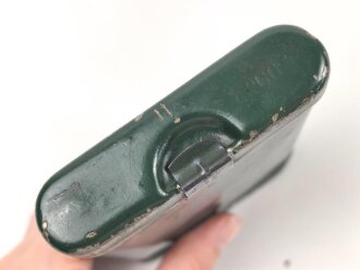 Bundesgrenzschutz,  Reinigungsgerät 34 der Wehrmacht. Hersteller "rco45", BGS grün überlackiert und mit "neuem Inhalt" versehen