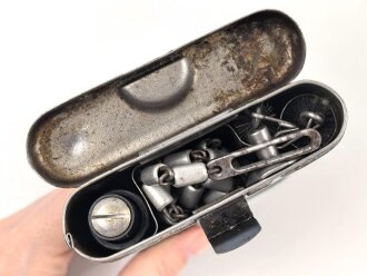 Bundesgrenzschutz,  Reinigungsgerät 34 der Wehrmacht. Hersteller "rco45", BGS grün überlackiert und mit "neuem Inhalt" versehen
