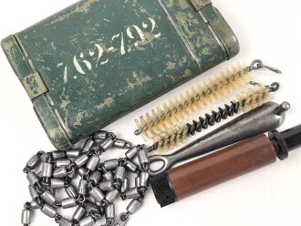 Bundesgrenzschutz,  Reinigungsgerät 34 der Wehrmacht. Hersteller "G.Appel 1937", BGS grün überlackiert und mit "neuem Inhalt" versehen . Zusätzliche Beschriftung " 7.62-7.92"