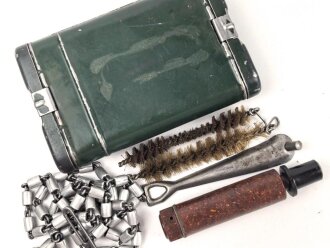 Bundesgrenzschutz,  Reinigungsgerät 34 der Wehrmacht. Hersteller "cnx", BGS grün überlackiert und mit "neuem Inhalt " versehen