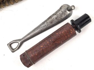 Bundesgrenzschutz,  Reinigungsgerät 34 der Wehrmacht. Hersteller "cnx", BGS grün überlackiert und mit "neuem Inhalt " versehen