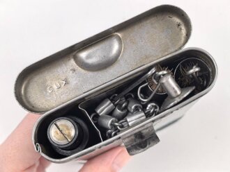 Bundesgrenzschutz,  Reinigungsgerät 34 der Wehrmacht. Hersteller "cnx", BGS grün überlackiert und mit "neuem Inhalt " versehen
