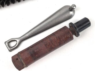 Bundesgrenzschutz,  Reinigungsgerät 34 der Wehrmacht. Hersteller "cnx", BGS grün überlackiert und mit "neuem Inhalt " versehen #1