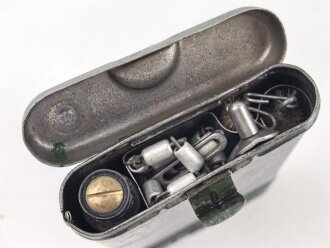 Bundesgrenzschutz,  Reinigungsgerät 34 der Wehrmacht. Hersteller "arr4", BGS grün überlackiert und mit "neuem Inhalt " versehen