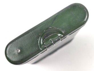 Bundesgrenzschutz,  Reinigungsgerät 34 der Wehrmacht. Hersteller "arr4", BGS grün überlackiert und mit "neuem Inhalt " versehen