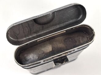Bundesgrenzschutz oder Polizei nach 1945,  Reinigungsgerät 34 der Wehrmacht. Hersteller "cnx", Originaler Wehrmachtslack, darauf nachträglich angebrachte Beschriftung" 7.62-7.92"  Der Inhalt vollständig nach 1945