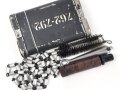 Bundesgrenzschutz oder Polizei nach 1945,  Reinigungsgerät 34 der Wehrmacht. Hersteller "cnx", Originaler Wehrmachtslack, darauf nachträglich angebrachte Beschriftung" 7.62-7.92"  Der Inhalt vollständig nach 1945