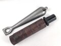 Bundesgrenzschutz oder Polizei nach 1945,  Reinigungsgerät 34 der Wehrmacht. Hersteller "cnx", Originaler Wehrmachtslack, darauf nachträglich angebrachte Beschriftung" 7.62-7.92"  Der Inhalt vollständig nach 1945