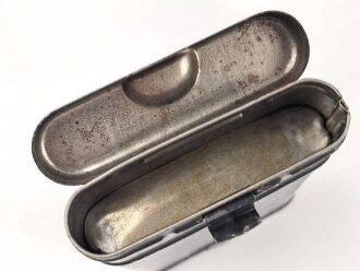 Bundesgrenzschutz oder Polizei nach 1945,  Reinigungsgerät 34 der Wehrmacht. Hersteller "cnx", Originaler Wehrmachtslack, darauf nachträglich angebrachte Beschriftung" 7.62-7.92"  Der Inhalt vollständig nach 1945