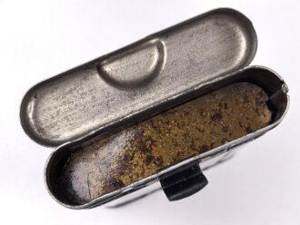 Bundesgrenzschutz oder Polizei nach 1945,  Reinigungsgerät 34 der Wehrmacht. Hersteller "cmr44", Originaler Wehrmachtslack, darauf nachträglich angebrachte Beschriftung" 7.62-7.92"  Der Inhalt vollständig nach 1945