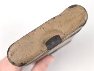 Reinigungsgerät 34 der Wehrmacht. Leerer Behälter, Hersteller "rco45" Originallack, ungereinigt