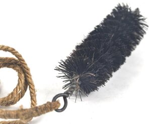 Reinigungsschnur mit Bürste für ein ziviles Reinigungsgerät. Durchmesser der Bürste etwa 20mm