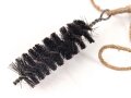 Reinigungsschnur mit Bürste für ein ziviles Reinigungsgerät. Durchmesser der Bürste etwa 20mm