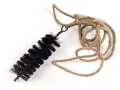 Reinigungsschnur mit Bürste für ein ziviles Reinigungsgerät. Durchmesser der Bürste etwa 20mm