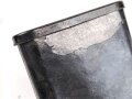 DDR, Waffenreinigungsgerät vermutlich für kasernierte Volkspolizei. Zwei defekte, leere Preßmassedosen