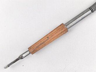 Reinigungsgerät für die Panzerbüchse 39 der Wehrmacht, Hersteller 64 ( Appel) Die Reinigungskette fehlt, sonst Vollständig. Dose Originallack
