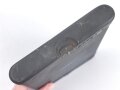 Reinigungsgerät für die Panzerbüchse 39 der Wehrmacht, Hersteller 64 ( Appel) Die Reinigungskette fehlt, sonst Vollständig. Dose Originallack