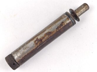 Reinigungsgerät für die Panzerbüchse 39 der Wehrmacht, Hersteller "cnx". Die Reinigungskette fehlt, sonst Vollständig. Dose Originallack