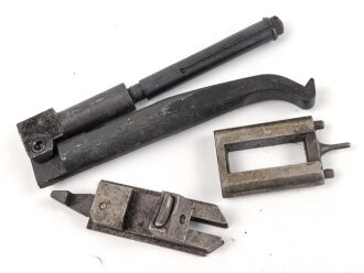 Reinigungsgerät für die Panzerbüchse 39 der Wehrmacht, Hersteller "cnx". Die Reinigungskette fehlt, sonst Vollständig. Dose Originallack
