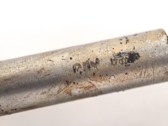 Reinigungsgerät für die Panzerbüchse 39 der Wehrmacht, Hersteller "cnx". Die Reinigungskette fehlt, sonst Vollständig. Dose Originallack
