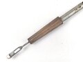 Reinigungsgerät für die Panzerbüchse 39 der Wehrmacht, Hersteller "cnx". Die Reinigungskette fehlt, sonst Vollständig. Dose Originallack
