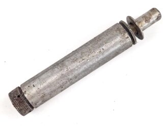 Reinigungsgerät für die Panzerbüchse 39 der Wehrmacht, Hersteller 64 ( Appel) Die Reinigungskette fehlt, sonst Vollständig. Dose Originallack