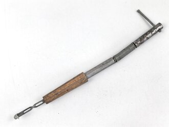 Reinigungsgerät für die Panzerbüchse 39 der Wehrmacht, Hersteller 64 ( Appel) Die Reinigungskette fehlt, sonst Vollständig. Dose Originallack