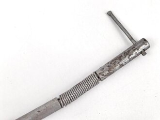 Reinigungsgerät für die Panzerbüchse 39 der Wehrmacht, Hersteller 64 ( Appel) Die Reinigungskette fehlt, sonst Vollständig. Dose Originallack