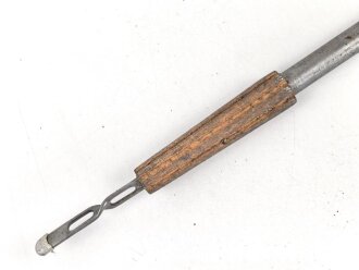 Reinigungsgerät für die Panzerbüchse 39 der Wehrmacht, Hersteller 64 ( Appel) Die Reinigungskette fehlt, sonst Vollständig. Dose Originallack